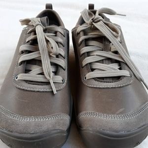 Keen brown leather tennis shoes